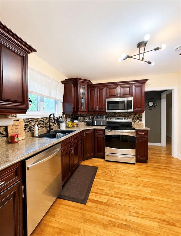 11 MUNICIPAL SQUARE, CLARENVILLE, Newfoundland, Canada A5A 1T4, ,2 BathroomsBathrooms,Residential,For Sale,MUNICIPAL SQUARE,6337