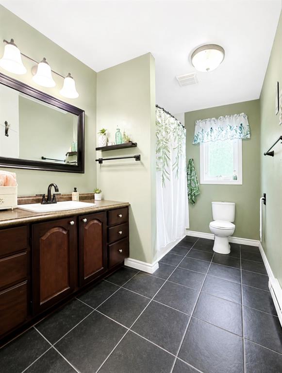 11 MUNICIPAL SQUARE, CLARENVILLE, Newfoundland, Canada A5A 1T4, ,2 BathroomsBathrooms,Residential,For Sale,MUNICIPAL SQUARE,6337