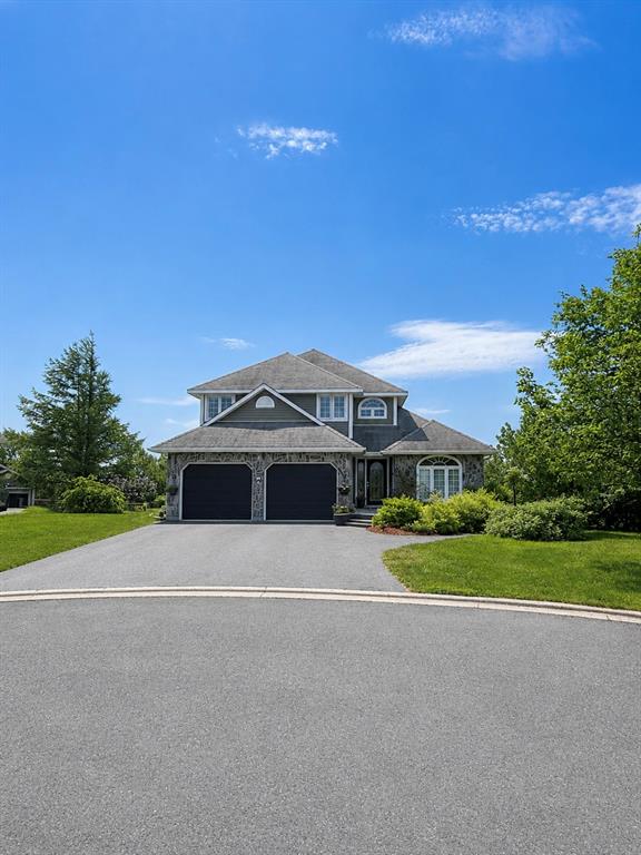 16 JEAN D'ARC PLACE, CLARENVILLE, Newfoundland, Canada A5A 1J4, ,3 BathroomsBathrooms,Residential,Sale Pending,JEAN D'ARC PLACE,6345