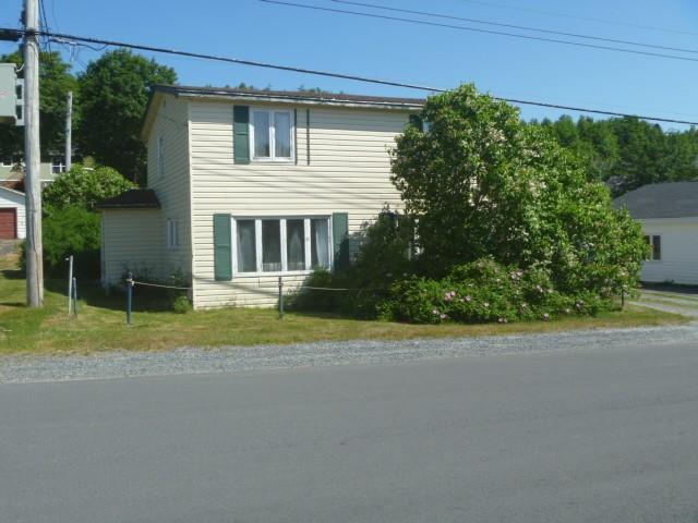 50 LEMARCHANT STREET, CARBONEAR, Newfoundland, Canada A1Y 1B8, ,1 BathroomBathrooms,Residential,For Sale,LEMARCHANT STREET,6349