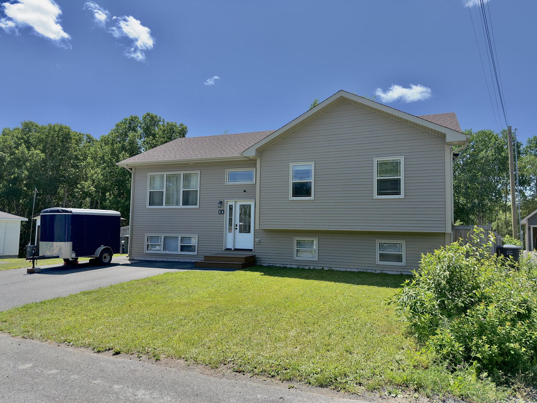 11 BARNES ROAD, CLARENVILLE, Newfoundland, Canada A5A 3A0, ,0,Residential,For Sale,BARNES ROAD,6352