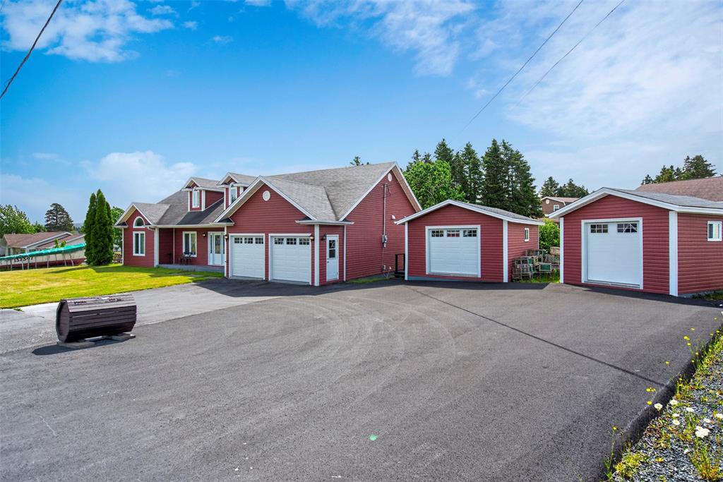 21-23 BOYD AVENUE, CLARKE'S BEACH, Newfoundland, Canada A0A 1W0, ,2 BathroomsBathrooms,Residential,For Sale,BOYD AVENUE,6354
