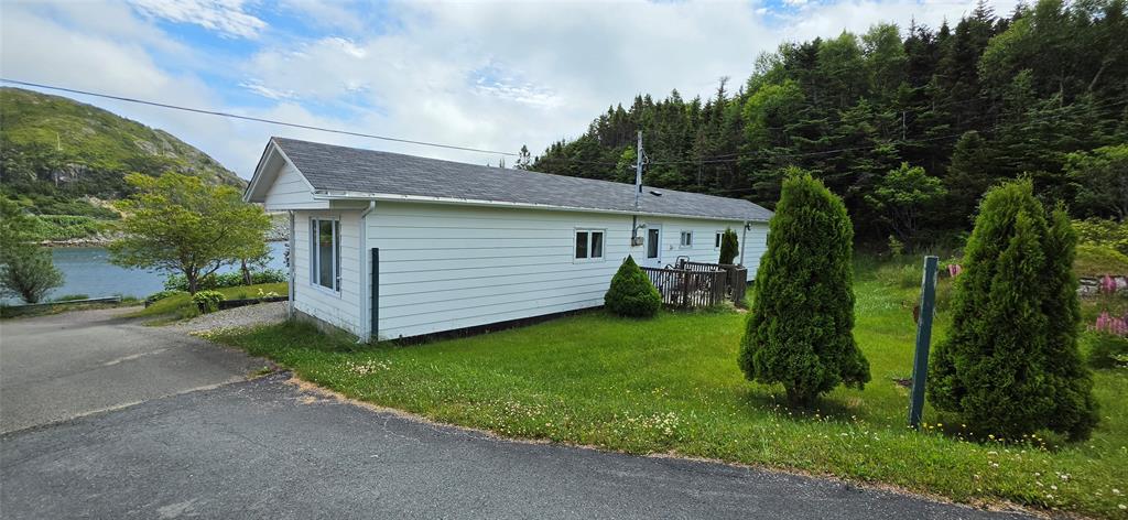 3 BAYVIEW DRIVE, BURIN, Newfoundland, Canada A0E 1E0, ,0,Residential,For Sale,BAYVIEW DRIVE,6356