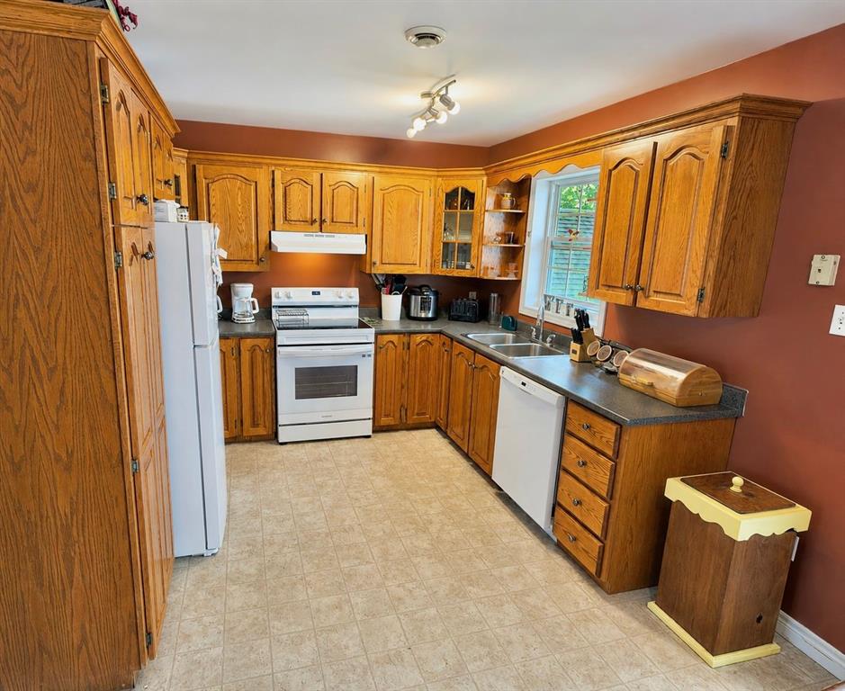 3 WHITE ROSE PLACE, CLARENVILLE, Newfoundland, Canada A5A 2B4, ,2 BathroomsBathrooms,Residential,Reduced,WHITE ROSE PLACE,6406