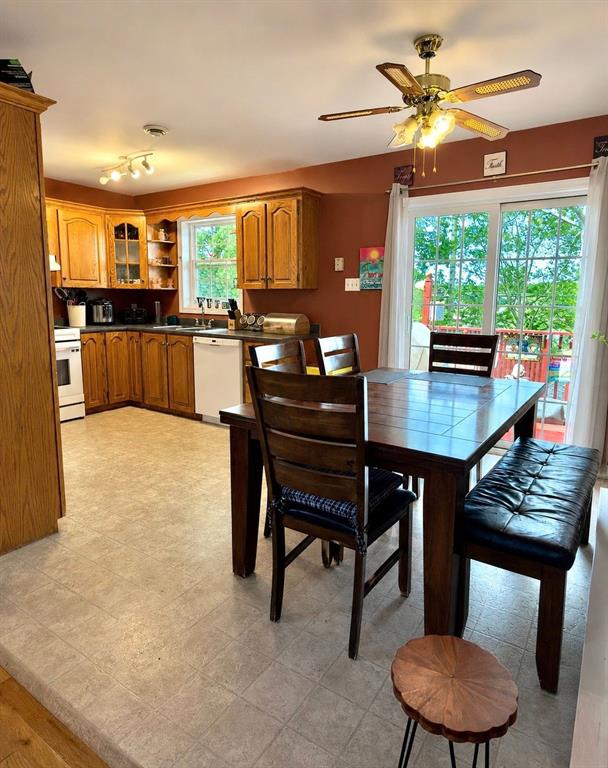 3 WHITE ROSE PLACE, CLARENVILLE, Newfoundland, Canada A5A 2B4, ,2 BathroomsBathrooms,Residential,Reduced,WHITE ROSE PLACE,6406
