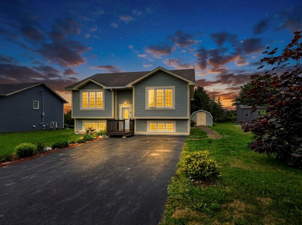 25-27 BISHOPS ROAD, BAY ROBERTS, Newfoundland, Canada A0A 1G0, ,1 BathroomBathrooms,Residential,For Sale,BISHOPS ROAD,6408