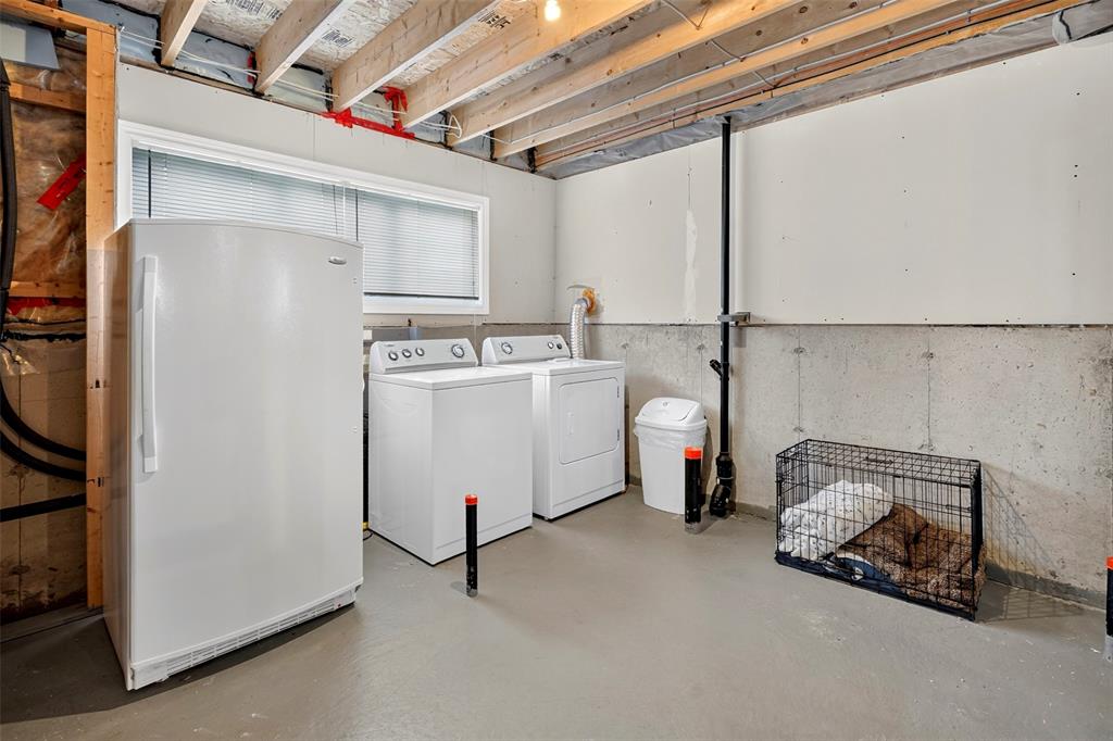 25-27 BISHOPS ROAD, BAY ROBERTS, Newfoundland, Canada A0A 1G0, ,1 BathroomBathrooms,Residential,For Sale,BISHOPS ROAD,6408