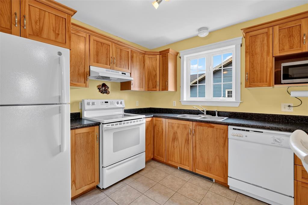25-27 BISHOPS ROAD, BAY ROBERTS, Newfoundland, Canada A0A 1G0, ,1 BathroomBathrooms,Residential,For Sale,BISHOPS ROAD,6408