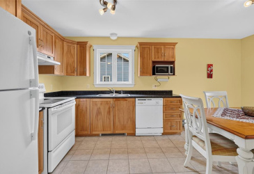 25-27 BISHOPS ROAD, BAY ROBERTS, Newfoundland, Canada A0A 1G0, ,1 BathroomBathrooms,Residential,For Sale,BISHOPS ROAD,6408 25-27 BISHOPS ROAD, BAY ROBERTS, Newfoundland, Canada A0A 1G0, ,1 BathroomBathrooms,Residential,For Sale,BISHOPS ROAD,6408