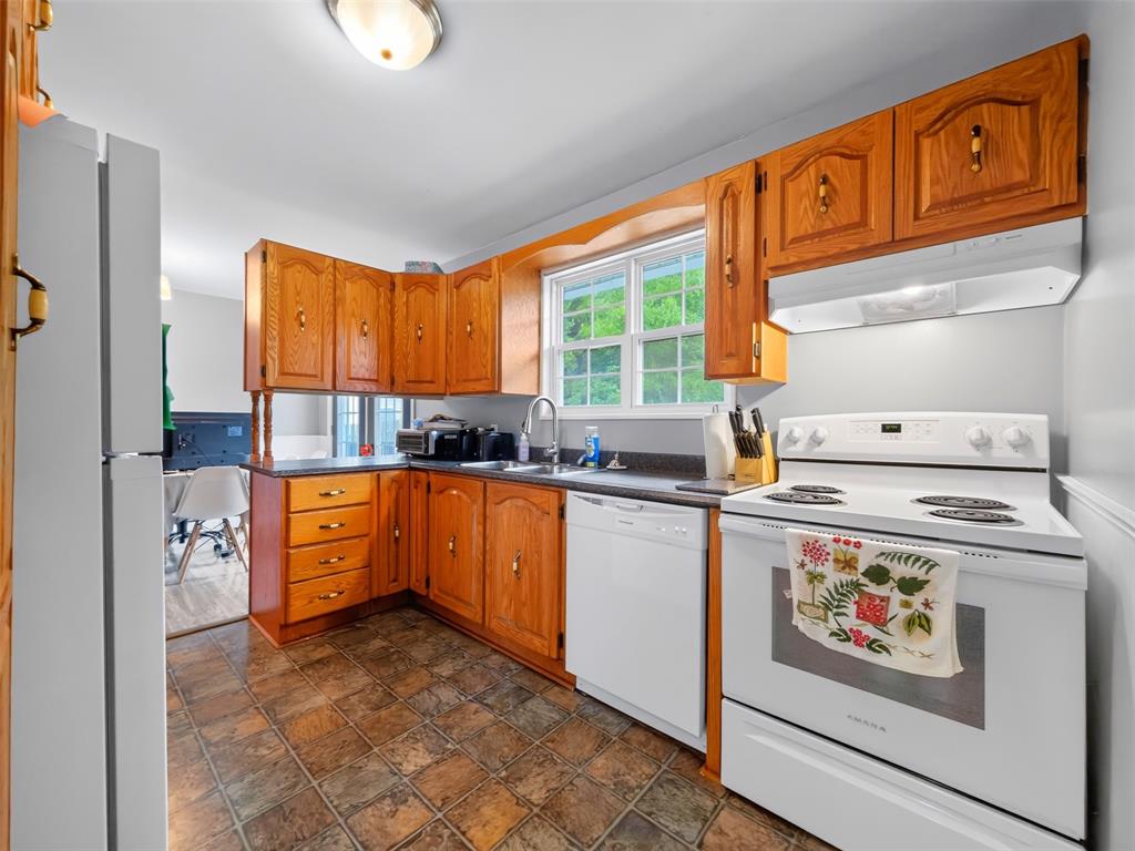 27 VALLEY ROAD, CLARENVILLE, Newfoundland, Canada A5A 1Z8, ,2 BathroomsBathrooms,Residential,For Sale,VALLEY ROAD,6423