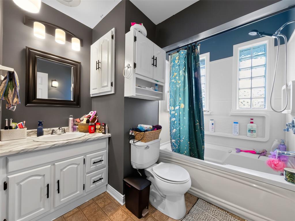 27 VALLEY ROAD, CLARENVILLE, Newfoundland, Canada A5A 1Z8, ,2 BathroomsBathrooms,Residential,For Sale,VALLEY ROAD,6423