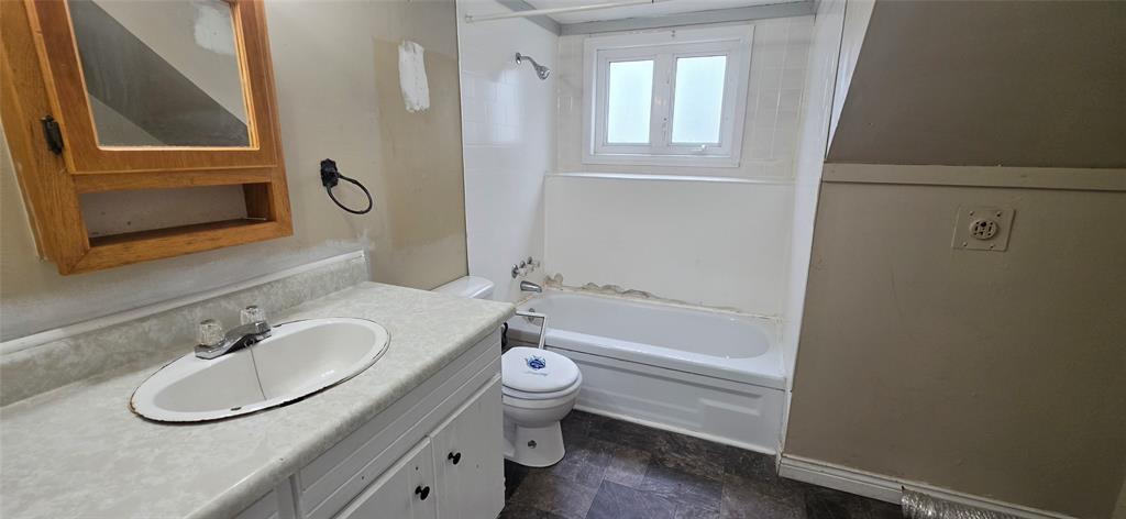 10 ATLANTIC STREET, MARYSTOWN, Newfoundland, Canada A0E 2M0, ,2 BathroomsBathrooms,Residential,For Sale,ATLANTIC STREET,6440