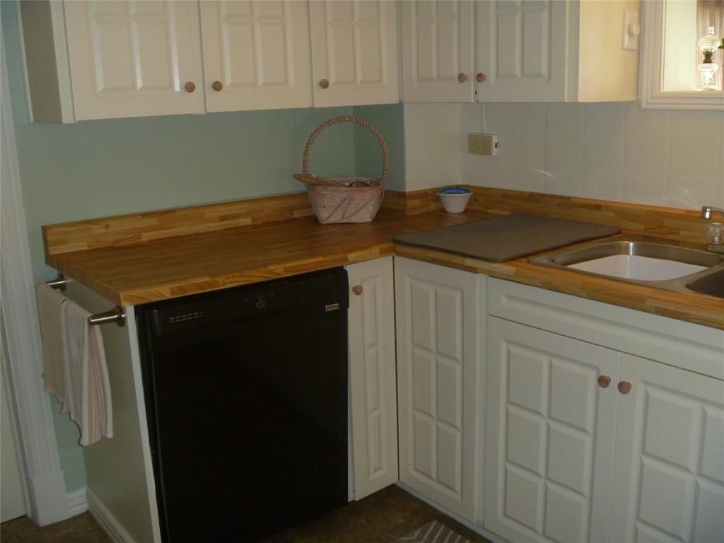 16 MUSGRAVE STREET, CARBONEAR, Newfoundland, Canada A1Y 1B6, ,1 BathroomBathrooms,Residential,Sale Pending,MUSGRAVE STREET,6441
