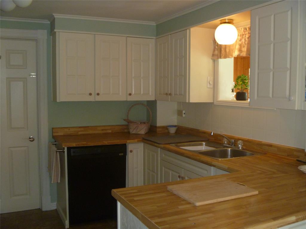 16 MUSGRAVE STREET, CARBONEAR, Newfoundland, Canada A1Y 1B6, ,1 BathroomBathrooms,Residential,Sale Pending,MUSGRAVE STREET,6441