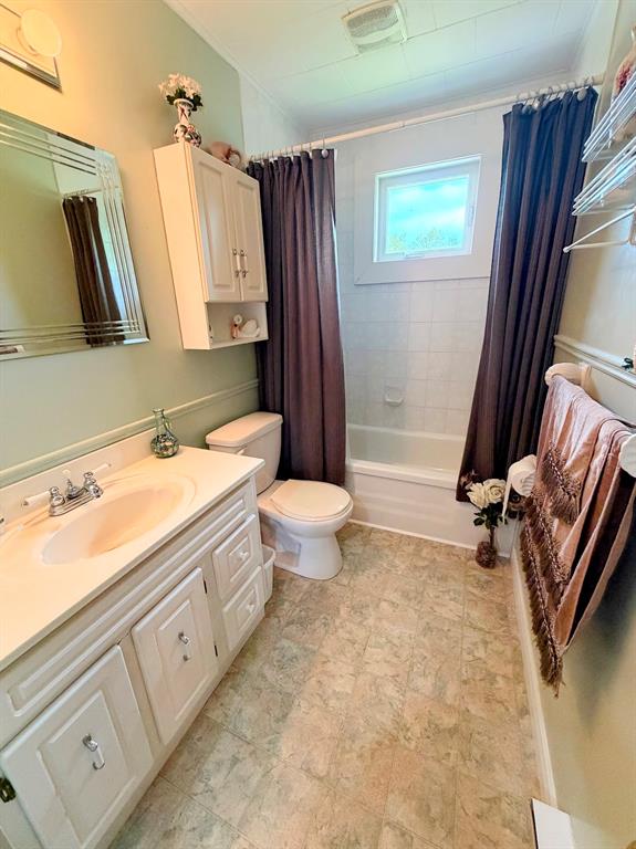 20 PRINCE STREET, CLARENVILLE, Newfoundland, Canada A5A 1W3, ,2 BathroomsBathrooms,Residential,For Sale,PRINCE STREET,6456