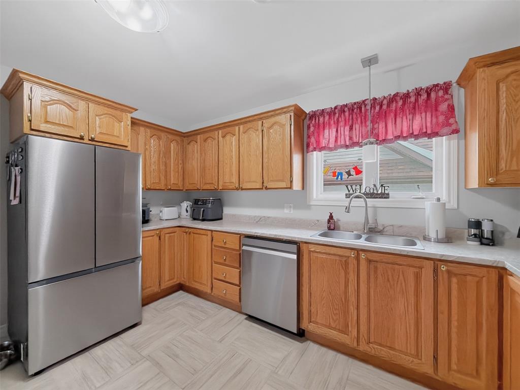 11 CREWE PLACE, CLARENVILLE, Newfoundland, Canada A5A 0A2, ,2 BathroomsBathrooms,Residential,Sale Pending,CREWE PLACE,6482