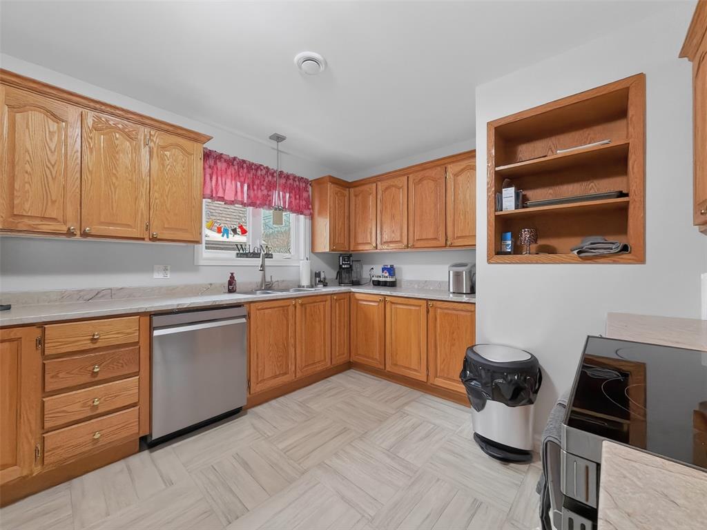 11 CREWE PLACE, CLARENVILLE, Newfoundland, Canada A5A 0A2, ,2 BathroomsBathrooms,Residential,Sale Pending,CREWE PLACE,6482