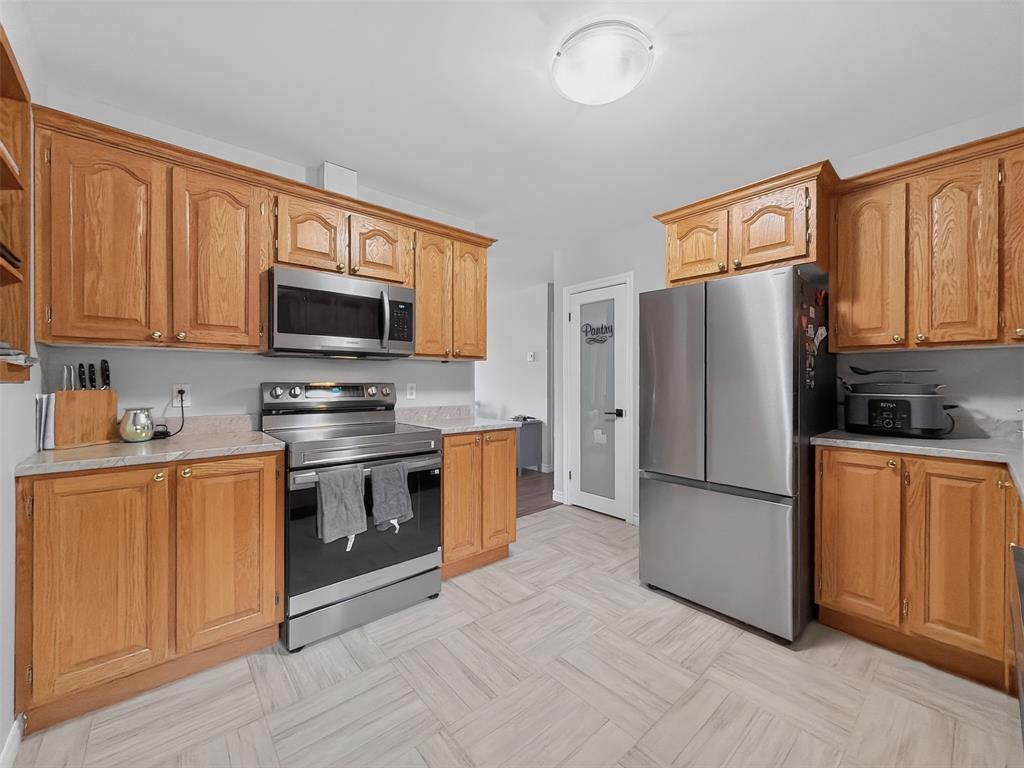 11 CREWE PLACE, CLARENVILLE, Newfoundland, Canada A5A 0A2, ,2 BathroomsBathrooms,Residential,Sale Pending,CREWE PLACE,6482