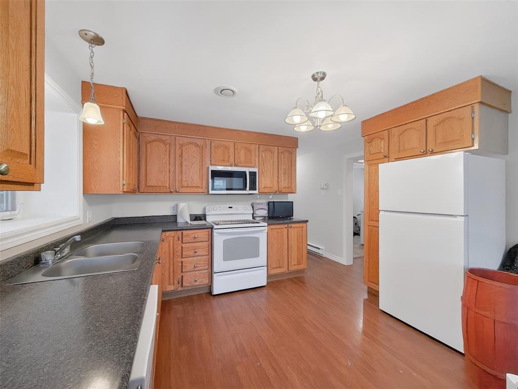 11 CREWE PLACE, CLARENVILLE, Newfoundland, Canada A5A 0A2, ,2 BathroomsBathrooms,Residential,Sale Pending,CREWE PLACE,6482