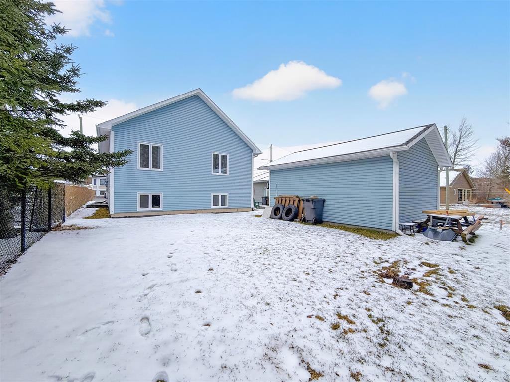 11 CREWE PLACE, CLARENVILLE, Newfoundland, Canada A5A 0A2, ,2 BathroomsBathrooms,Residential,Sale Pending,CREWE PLACE,6482