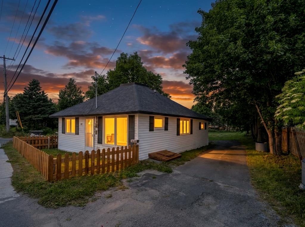 87 CONCEPTION BAY HIGHWAY, BAY ROBERTS, Newfoundland, Canada A0A 1G0, ,1 BathroomBathrooms,Residential,For Sale,CONCEPTION BAY HIGHWAY,6490