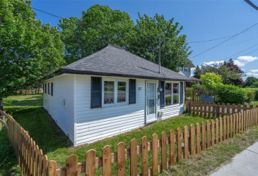 87 CONCEPTION BAY HIGHWAY, BAY ROBERTS, Newfoundland, Canada A0A 1G0, ,1 BathroomBathrooms,Residential,For Sale,CONCEPTION BAY HIGHWAY,6490