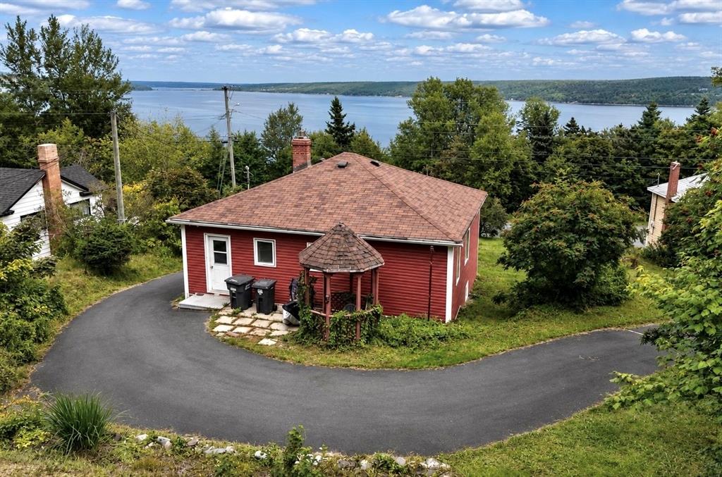 94 MEMORIAL DRIVE, CLARENVILLE, Newfoundland, Canada A5A 1N4, ,2 BathroomsBathrooms,Residential,For Sale,MEMORIAL DRIVE,6531
