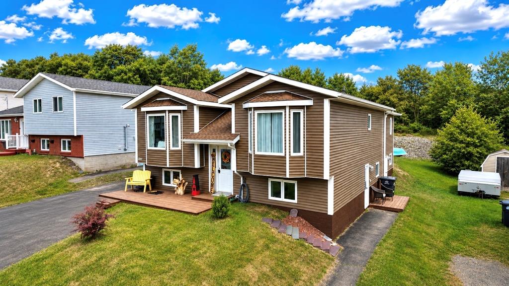 22 GREGORY DRIVE, CLARENVILLE, Newfoundland, Canada A5A 4H3, ,2 BathroomsBathrooms,Residential,For Sale,GREGORY DRIVE,6533