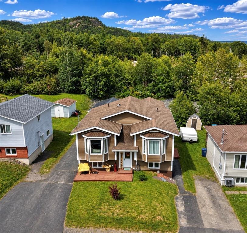 22 GREGORY DRIVE, CLARENVILLE, Newfoundland, Canada A5A 4H3, ,2 BathroomsBathrooms,Residential,For Sale,GREGORY DRIVE,6533