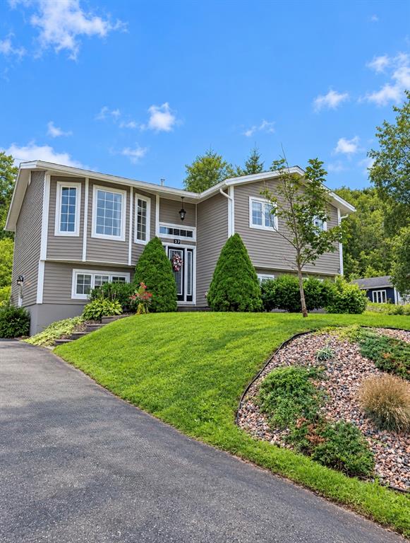 27 HIGH BIRCHY CRESCENT, CLARENVILLE, Newfoundland, Canada A5A 1H9, ,3 BathroomsBathrooms,Residential,For Sale,HIGH BIRCHY CRESCENT,6536
