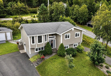 27 HIGH BIRCHY CRESCENT, CLARENVILLE, Newfoundland, Canada A5A 1H9, ,3 BathroomsBathrooms,Residential,For Sale,HIGH BIRCHY CRESCENT,6536