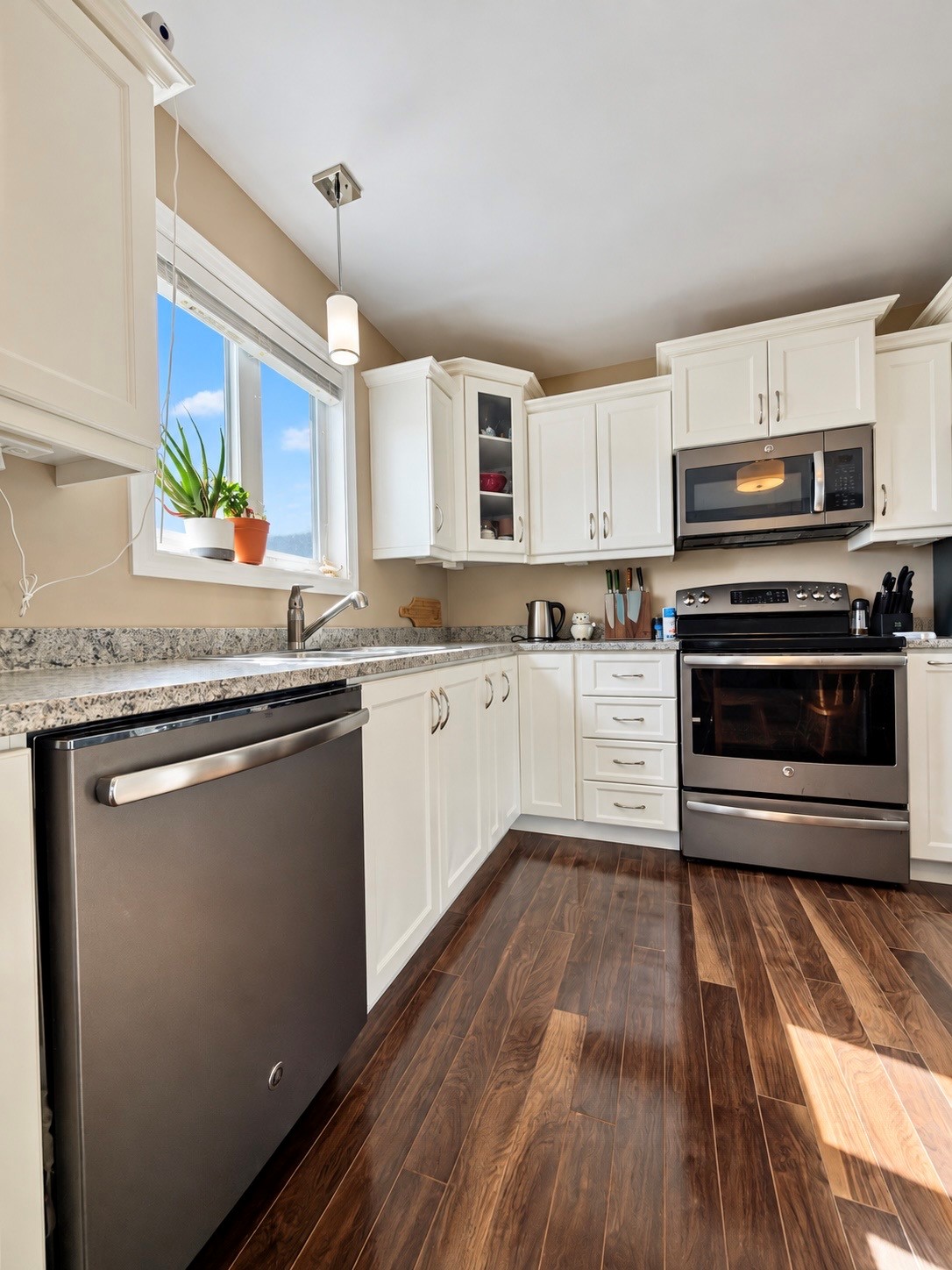 28 BARE MOUNTAIN, CLARENVILLE, Newfoundland, Canada A5A 0E4, ,2 BathroomsBathrooms,Residential,For Sale,BARE MOUNTAIN,6559