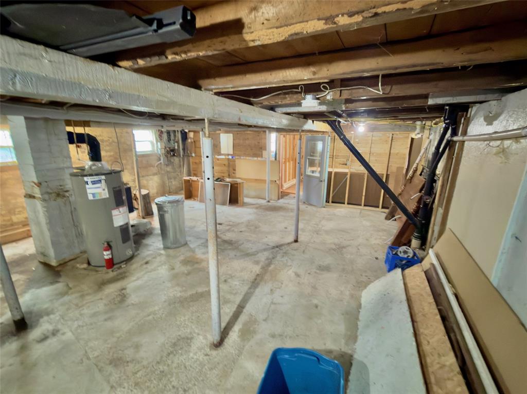 138 MEMORIAL DRIVE, CLARENVILLE, Newfoundland, Canada A5A1N5, ,1 BathroomBathrooms,Residential,For Sale,MEMORIAL DRIVE,6561