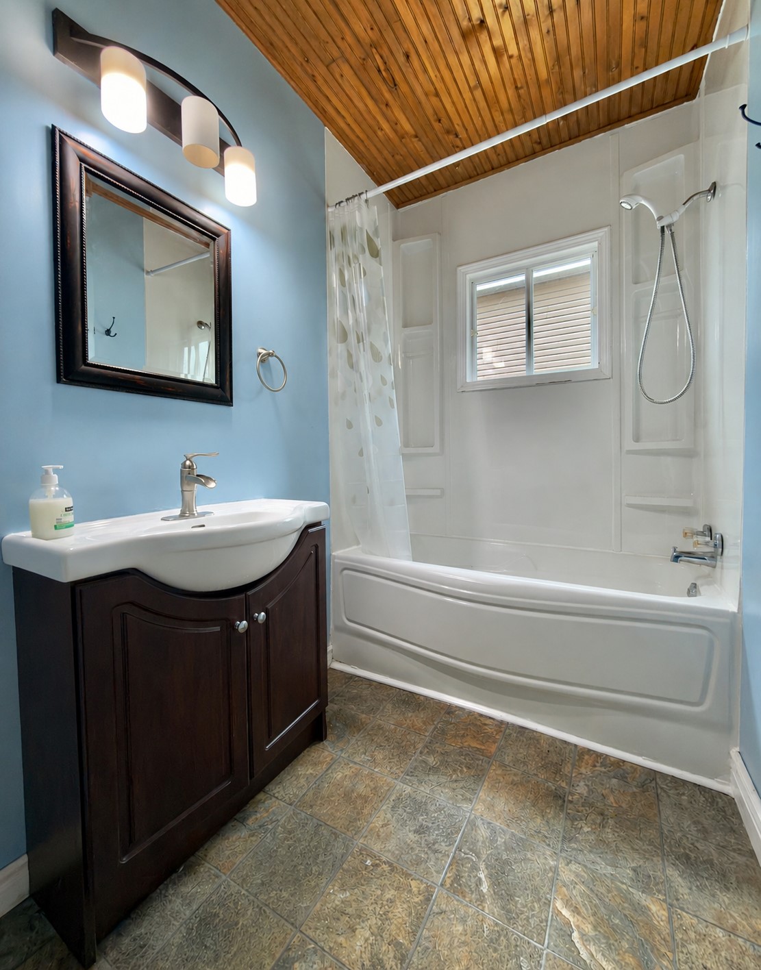 138 MEMORIAL DRIVE, CLARENVILLE, Newfoundland, Canada A5A1N5, ,1 BathroomBathrooms,Residential,For Sale,MEMORIAL DRIVE,6561