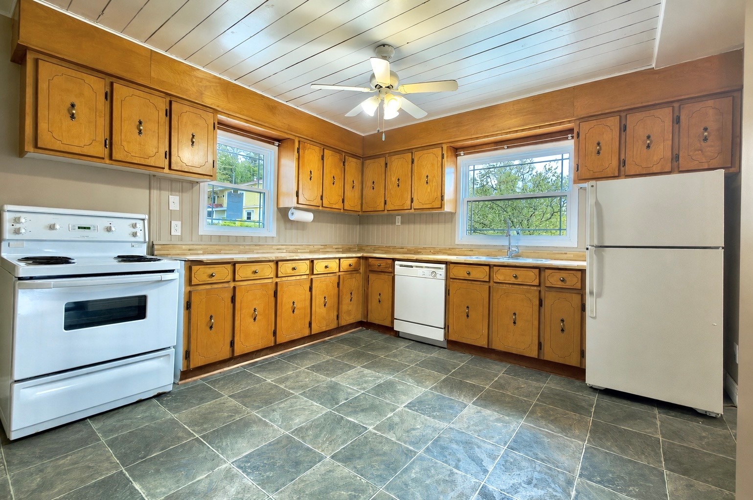 138 MEMORIAL DRIVE, CLARENVILLE, Newfoundland, Canada A5A1N5, ,1 BathroomBathrooms,Residential,For Sale,MEMORIAL DRIVE,6561