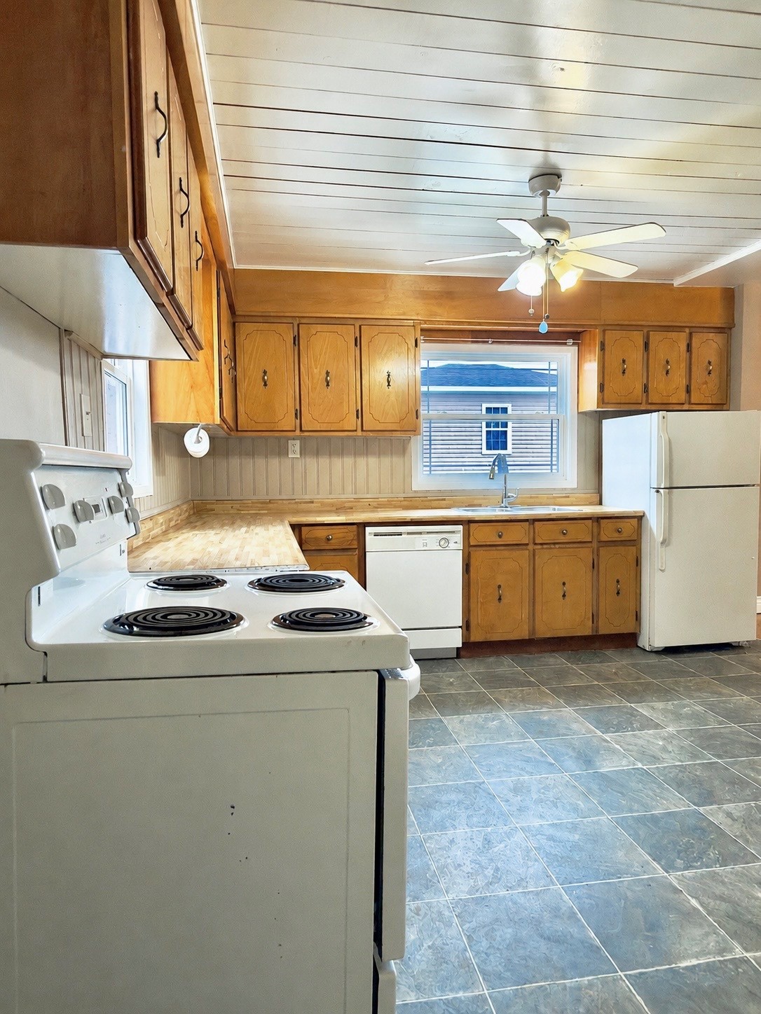 138 MEMORIAL DRIVE, CLARENVILLE, Newfoundland, Canada A5A1N5, ,1 BathroomBathrooms,Residential,For Sale,MEMORIAL DRIVE,6561