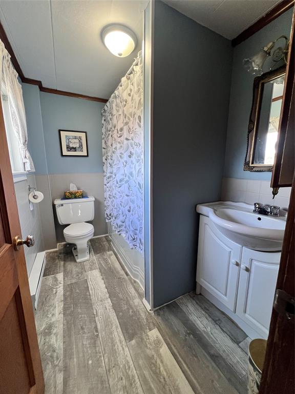 10-12 HILL AVENUE, CLARKE'S BEACH, Newfoundland, Canada A0A1W0, ,1 BathroomBathrooms,Residential,For Sale,HILL AVENUE,6564