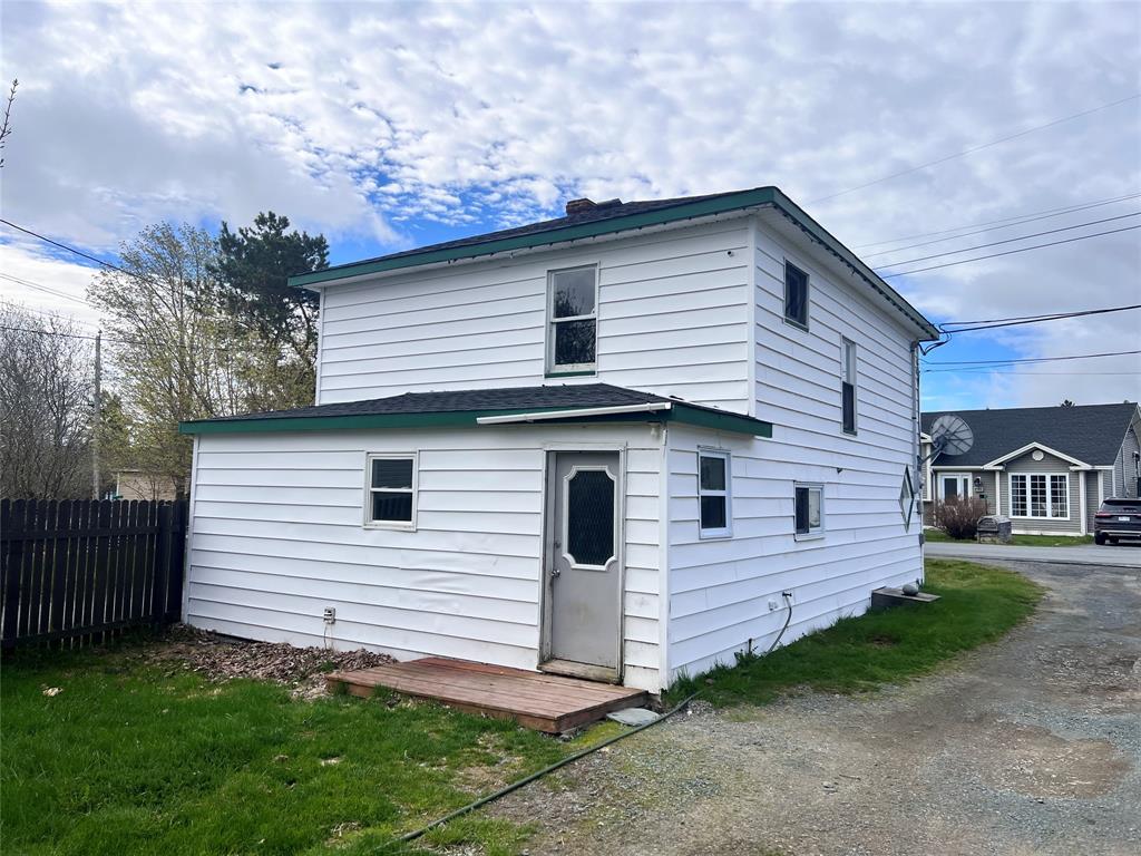 10-12 HILL AVENUE, CLARKE'S BEACH, Newfoundland, Canada A0A1W0, ,1 BathroomBathrooms,Residential,For Sale,HILL AVENUE,6564
