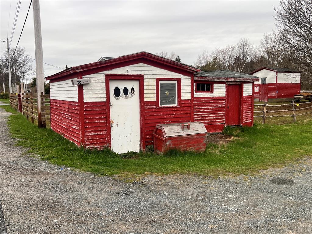 10-12 HILL AVENUE, CLARKE'S BEACH, Newfoundland, Canada A0A1W0, ,1 BathroomBathrooms,Residential,For Sale,HILL AVENUE,6564