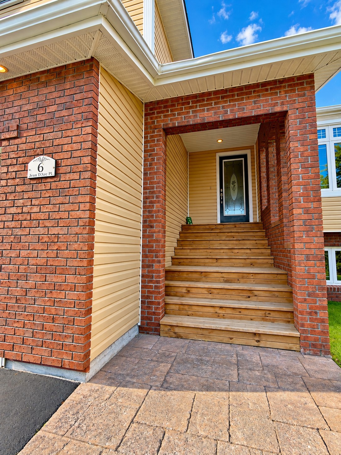 6 JEAN D'ARC PLACE, CLARENVILLE, Newfoundland, Canada A5A 1J4, ,2 BathroomsBathrooms,Residential,For Sale,JEAN D'ARC PLACE,6577