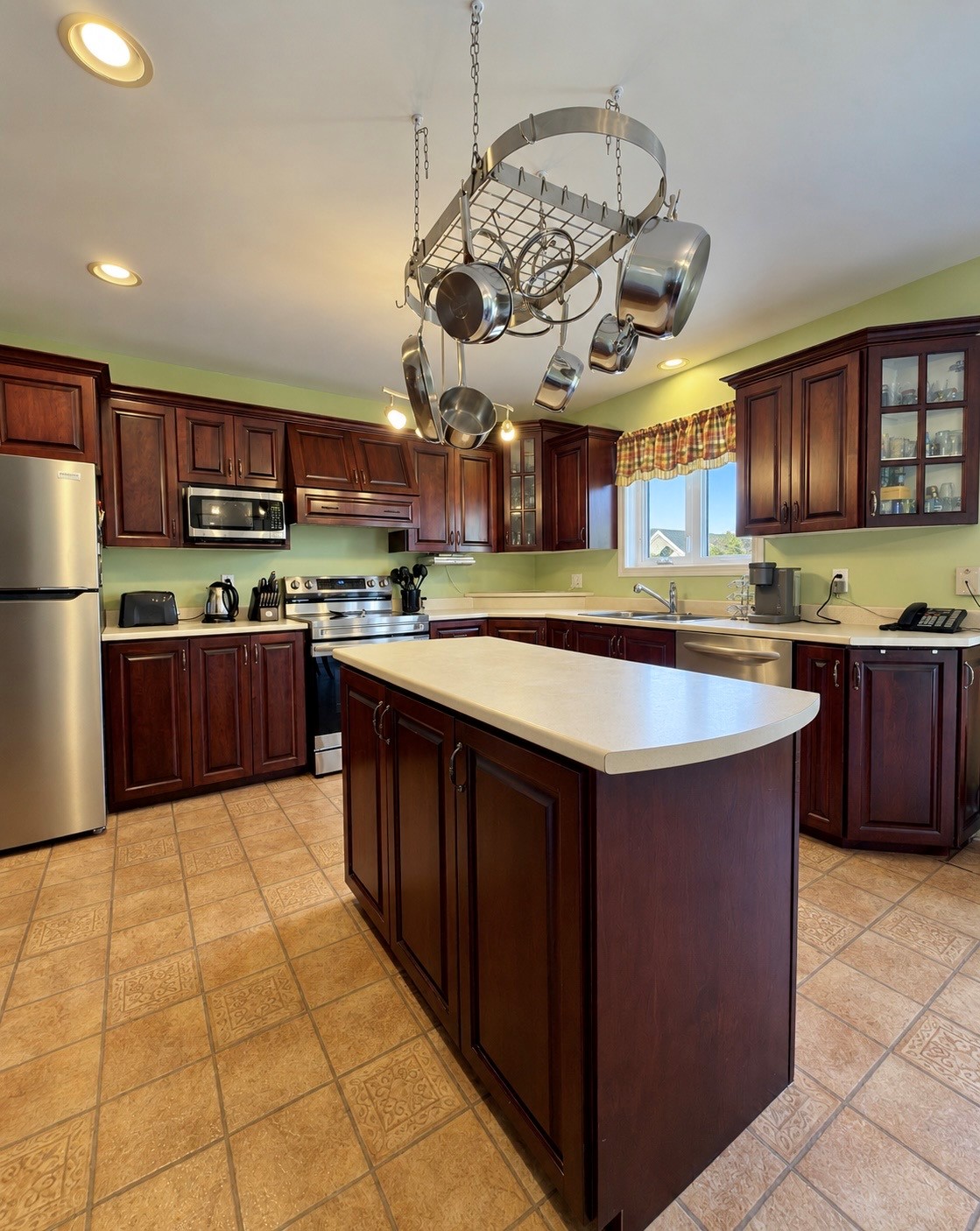 6 JEAN D'ARC PLACE, CLARENVILLE, Newfoundland, Canada A5A 1J4, ,2 BathroomsBathrooms,Residential,For Sale,JEAN D'ARC PLACE,6577