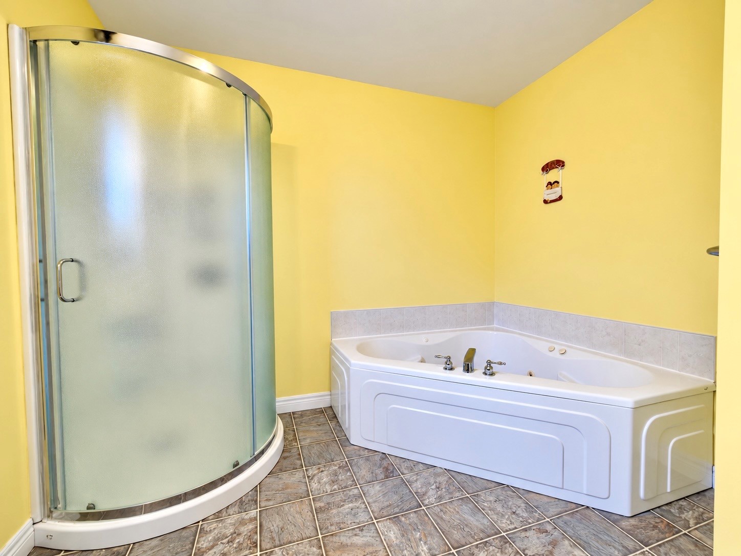 6 JEAN D'ARC PLACE, CLARENVILLE, Newfoundland, Canada A5A 1J4, ,2 BathroomsBathrooms,Residential,For Sale,JEAN D'ARC PLACE,6577