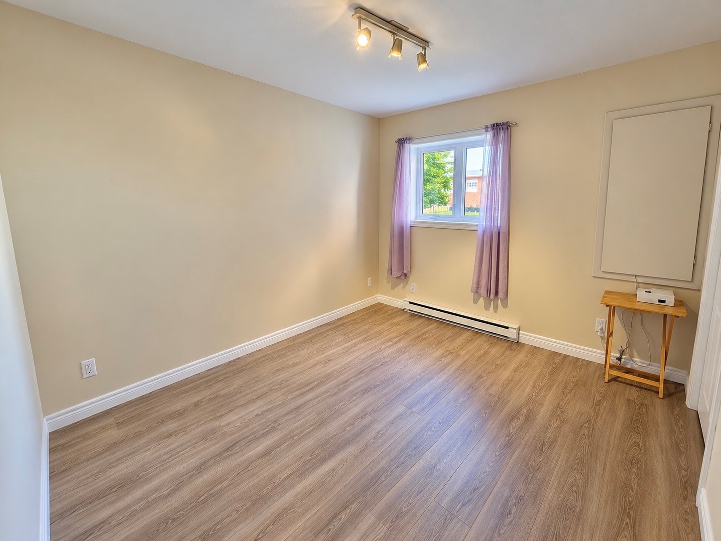 6 JEAN D'ARC PLACE, CLARENVILLE, Newfoundland, Canada A5A 1J4, ,2 BathroomsBathrooms,Residential,For Sale,JEAN D'ARC PLACE,6577