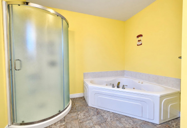 6 JEAN D'ARC PLACE, CLARENVILLE, Newfoundland, Canada A5A 1J4, ,2 BathroomsBathrooms,Residential,For Sale,JEAN D'ARC PLACE,6577