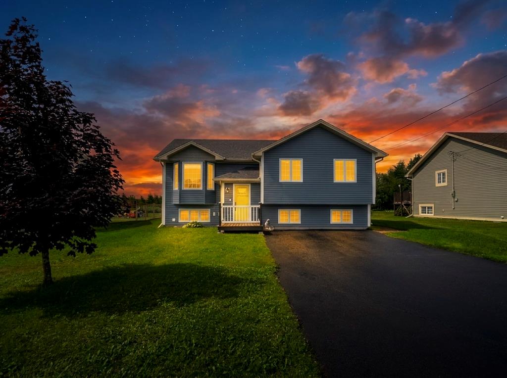 21-23 BISHOP'S ROAD, BAY ROBERTS, Newfoundland, Canada A0A 1G0, ,3 BathroomsBathrooms,Residential,For Sale,BISHOP'S ROAD,6580