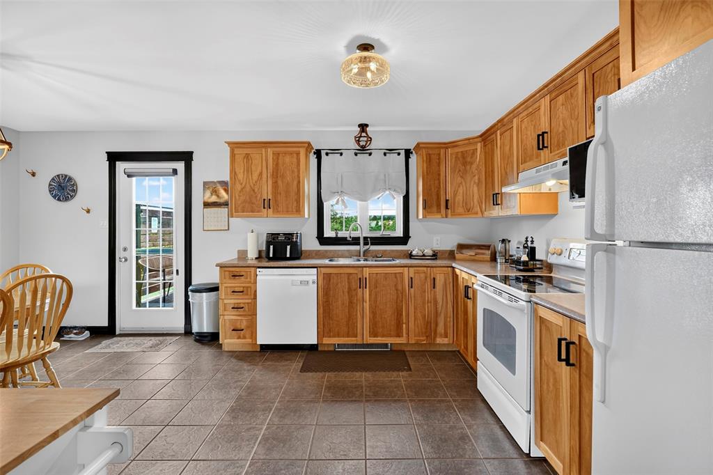 21-23 BISHOP'S ROAD, BAY ROBERTS, Newfoundland, Canada A0A 1G0, ,3 BathroomsBathrooms,Residential,For Sale,BISHOP'S ROAD,6580