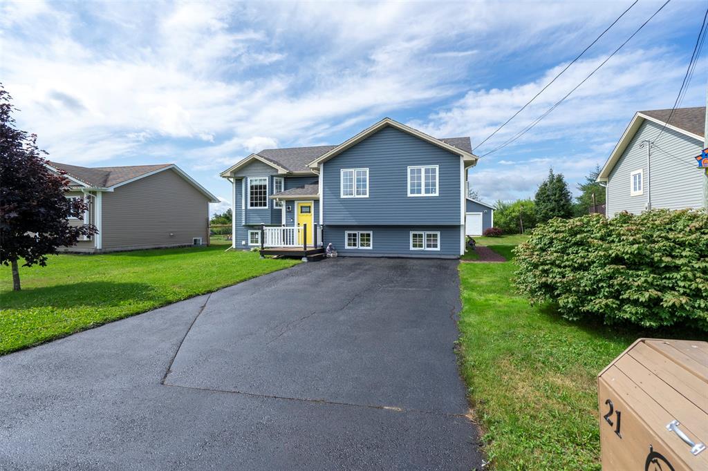 21-23 BISHOP'S ROAD, BAY ROBERTS, Newfoundland, Canada A0A 1G0, ,3 BathroomsBathrooms,Residential,For Sale,BISHOP'S ROAD,6580