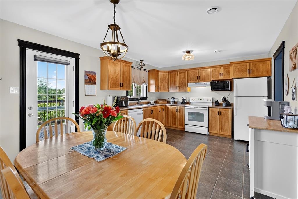 21-23 BISHOP'S ROAD, BAY ROBERTS, Newfoundland, Canada A0A 1G0, ,3 BathroomsBathrooms,Residential,For Sale,BISHOP'S ROAD,6580
