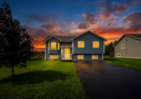 21-23 BISHOP'S ROAD, BAY ROBERTS, Newfoundland, Canada A0A 1G0, ,3 BathroomsBathrooms,Residential,For Sale,BISHOP'S ROAD,6580