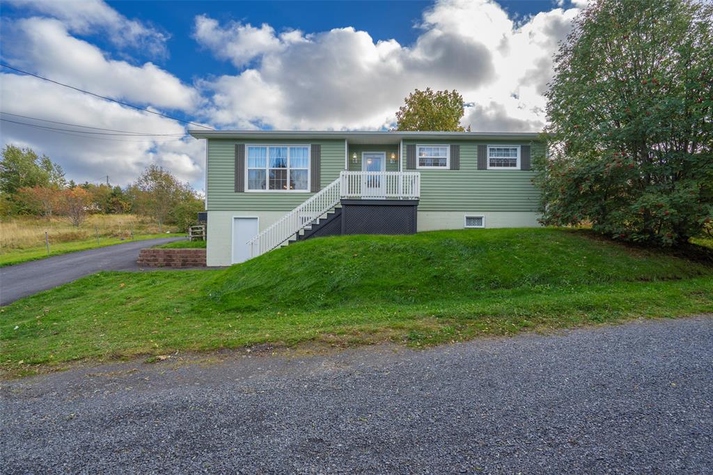7 PONDSIDE, CARBONEAR, Newfoundland, Canada A1Y1C5, ,1 BathroomBathrooms,Residential,For Sale,PONDSIDE,6585